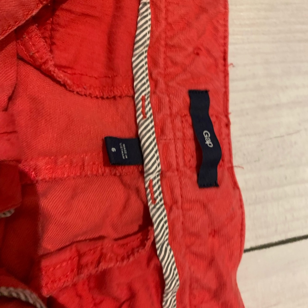 Gap red shorts - Picture 6 of 16